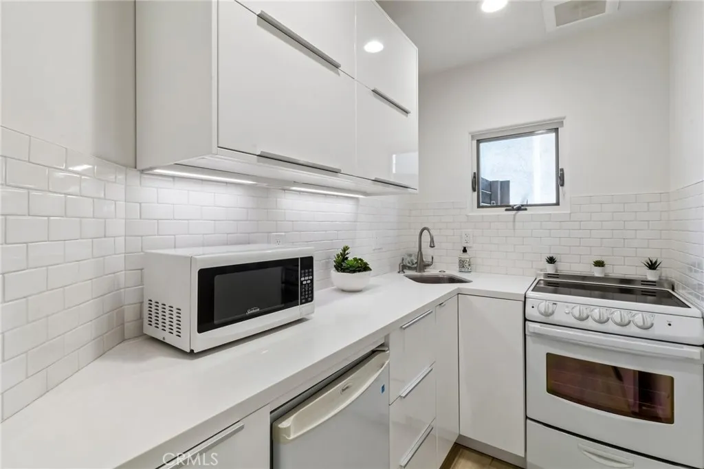 https://cdn.realtyfeed.com/cdn/127/306707184/b7f3eeaf7542175b896ae8e6b3a01a3c.webp
