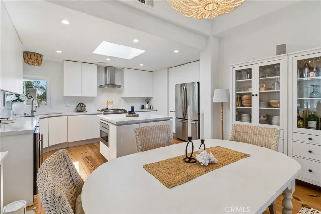 https://cdn.realtyfeed.com/cdn/127/306707184/fcb6f5374aae8ef2ed0883c926541e09.webp