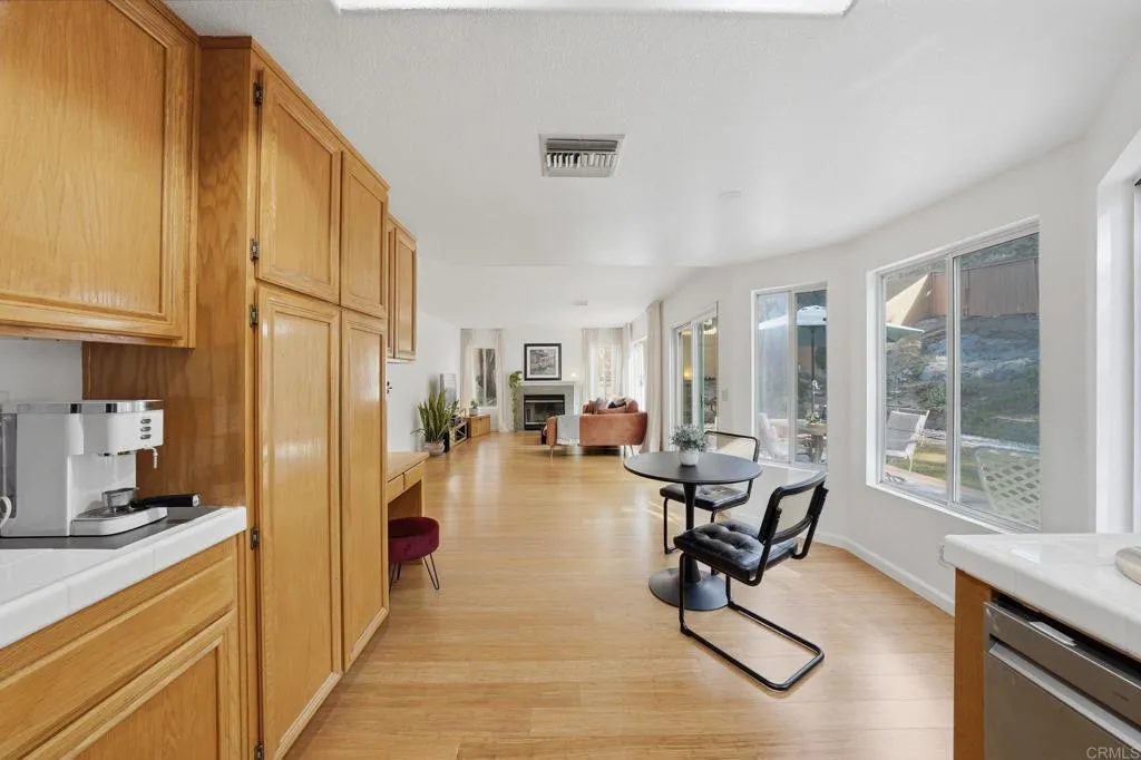 https://cdn.realtyfeed.com/cdn/127/306707206/615f67784d62c4366018190f4c327347.webp