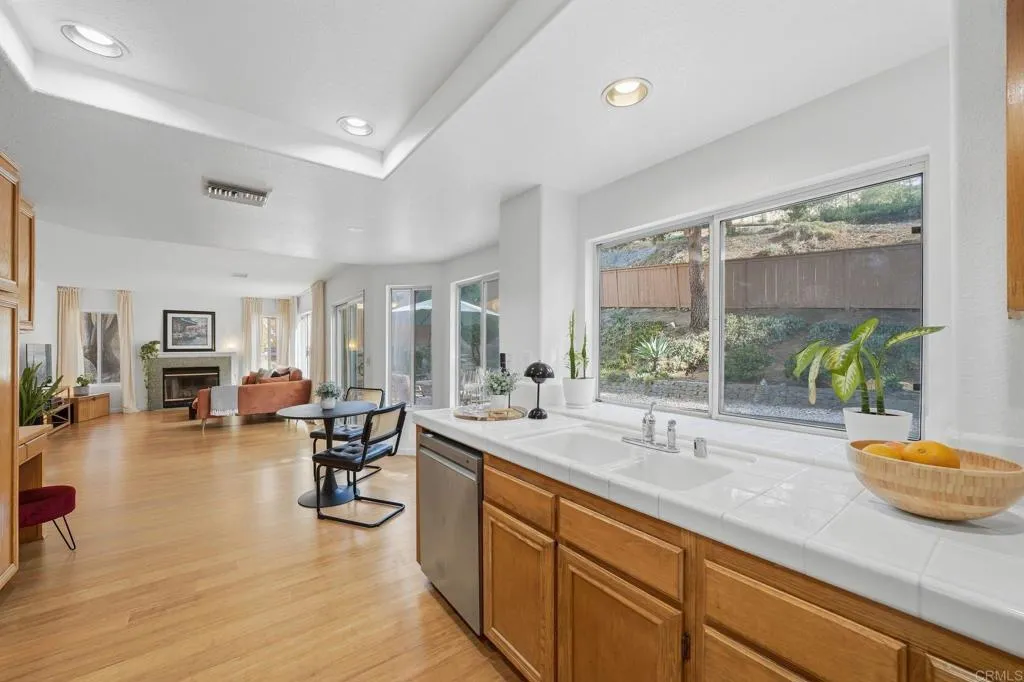 https://cdn.realtyfeed.com/cdn/127/306707206/779880d251f35ca8727c20ebb2db24f2.webp