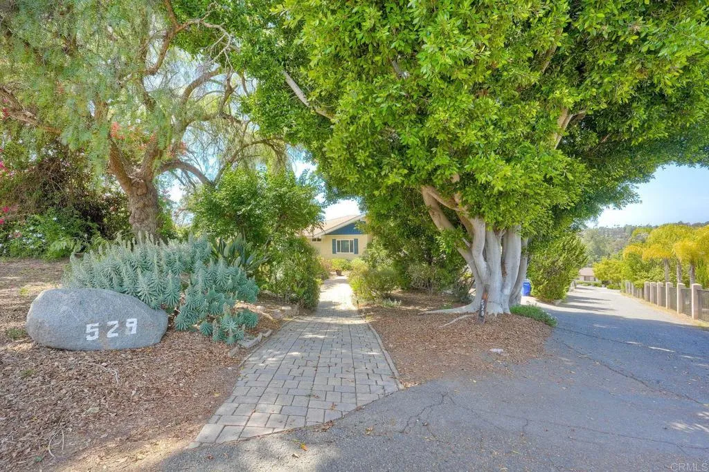 https://cdn.realtyfeed.com/cdn/127/306707250/55d2231e00e3845e57874762da4ef179.webp