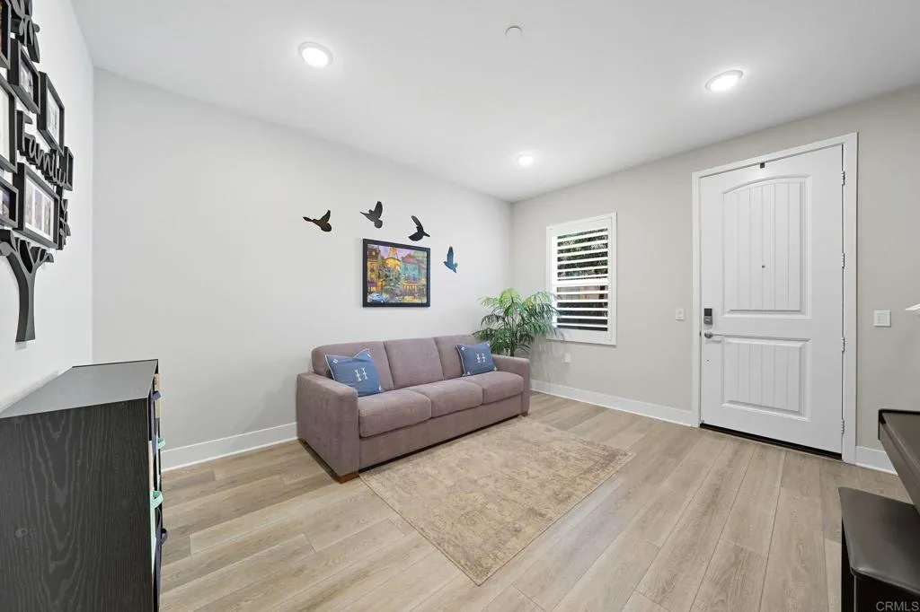 https://cdn.realtyfeed.com/cdn/127/306707251/49c826f7c71a2d7cb3361d98e34d5259.webp
