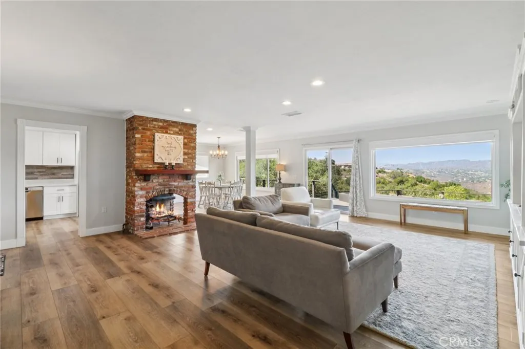 https://cdn.realtyfeed.com/cdn/127/306707263/3e7395d0f6c295d2f6308e4a327134cd.webp