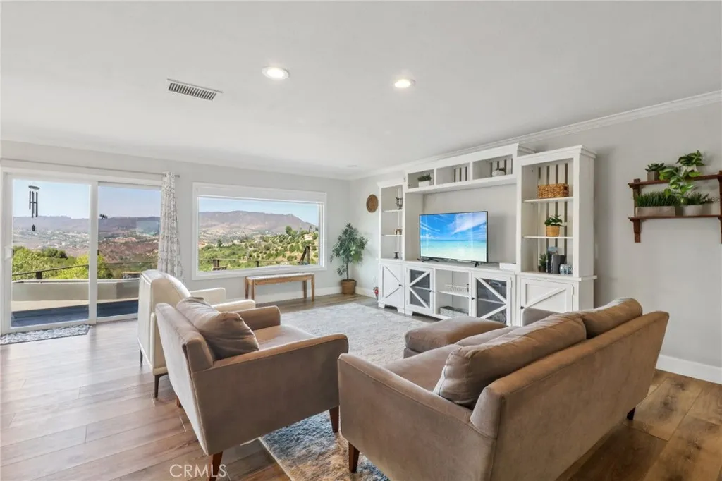 https://cdn.realtyfeed.com/cdn/127/306707263/8d243c245a7a6b5e87065f55d516a671.webp