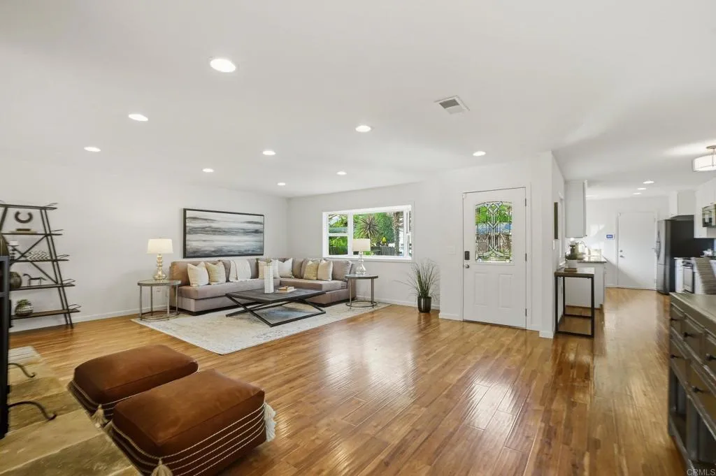 https://cdn.realtyfeed.com/cdn/127/306707288/509ba2cb4d7ad7c33f178e89a2f2e178.webp