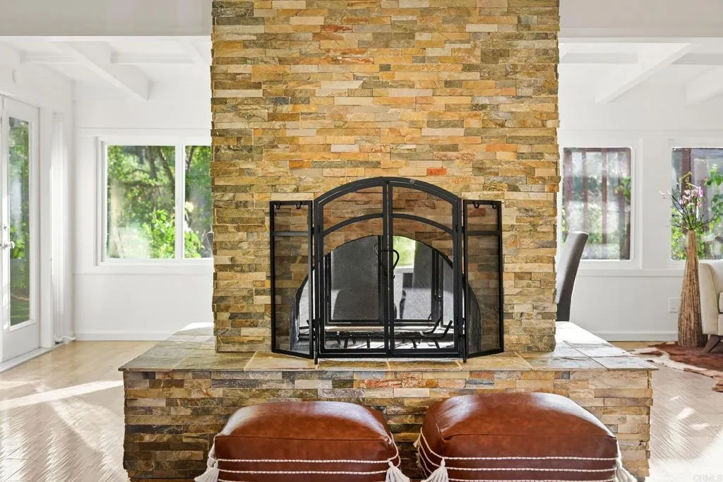 https://cdn.realtyfeed.com/cdn/127/306707288/8ce424e97b24db5ad068a9a7902ec84b.webp