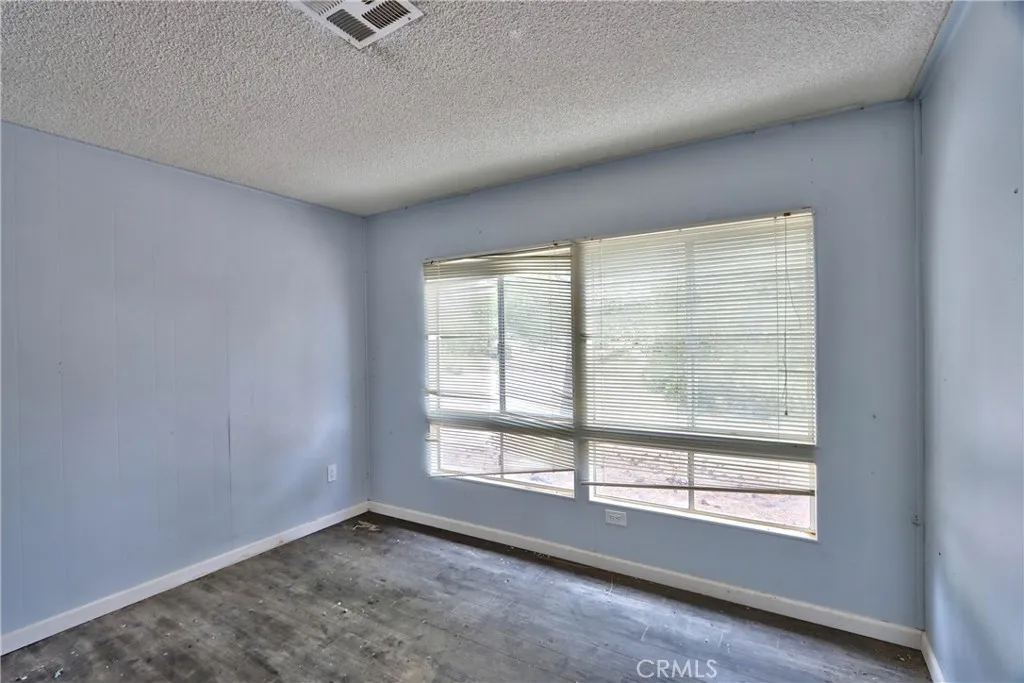 https://cdn.realtyfeed.com/cdn/127/306707295/07efc7fd2a7ebd56040f21c4d08a1a25.webp
