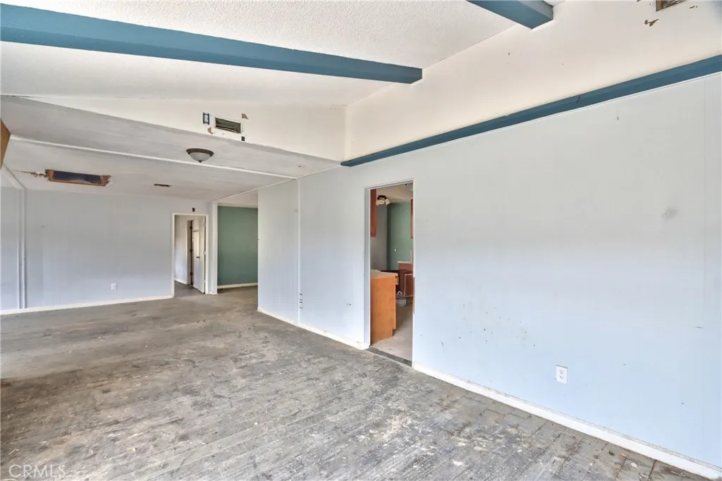 https://cdn.realtyfeed.com/cdn/127/306707295/40b30803110b655672a8369a1c10bdc6.webp