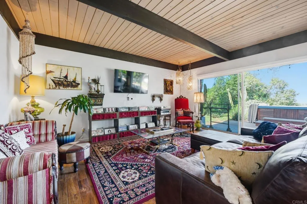 https://cdn.realtyfeed.com/cdn/127/306707305/40cf9a65b9f39b0076e5361d7a5693b2.webp