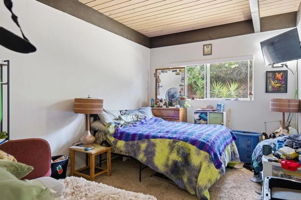 https://cdn.realtyfeed.com/cdn/127/306707305/772fdaacdec2d47a4684afce5c0af654.webp