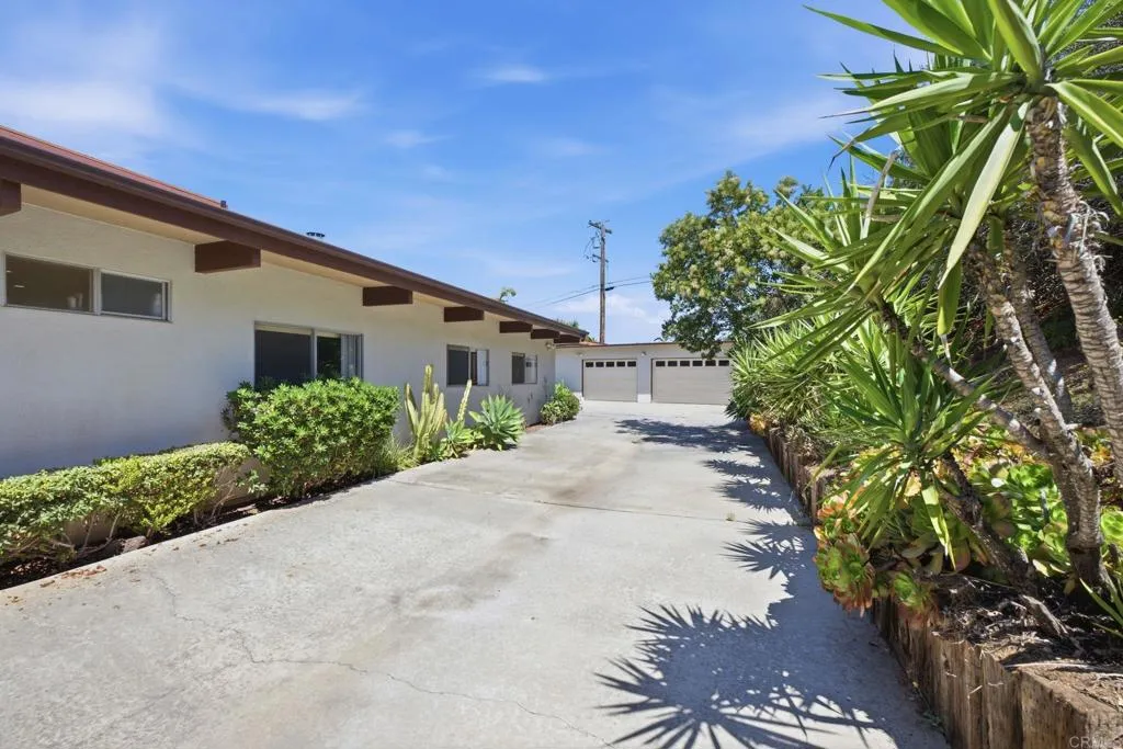 https://cdn.realtyfeed.com/cdn/127/306707305/d922601608b9491dddb5b88cf33fad97.webp