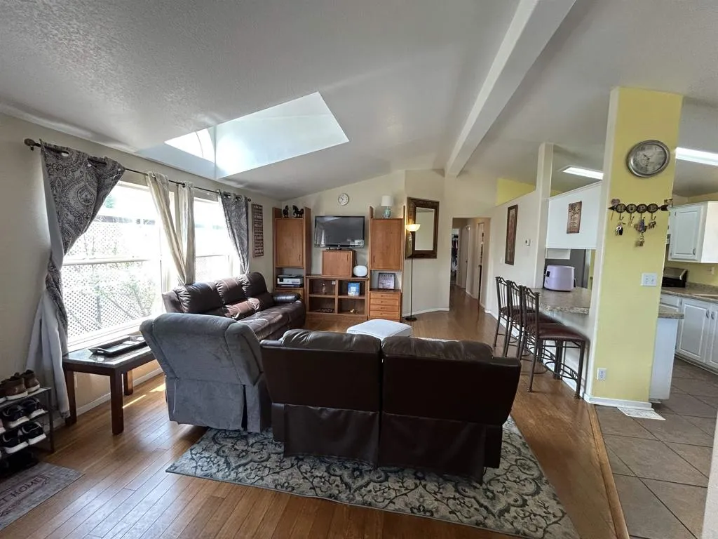 https://cdn.realtyfeed.com/cdn/127/306707360/0321eb8e6fa81380ad1c980cfe368d08.webp