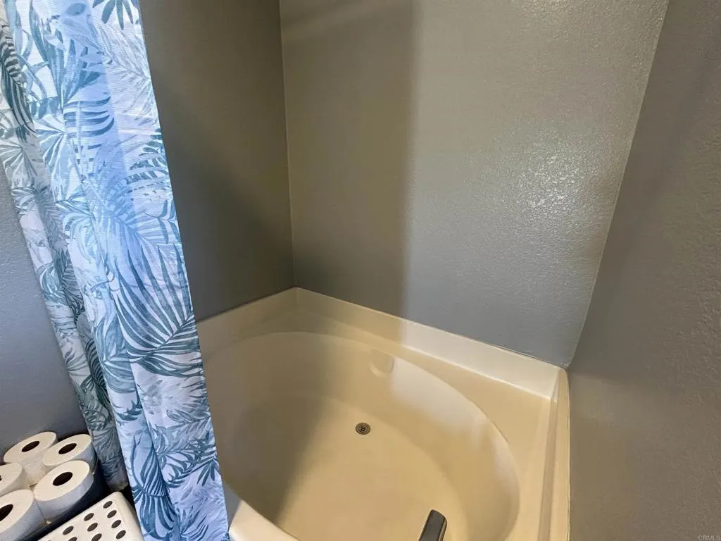 https://cdn.realtyfeed.com/cdn/127/306707360/2f3f1b27fba9dafdfe1049e792062281.webp