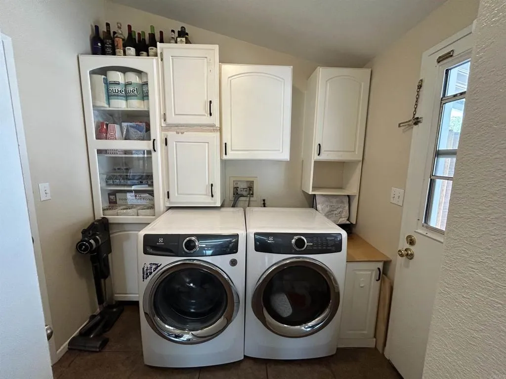 https://cdn.realtyfeed.com/cdn/127/306707360/68f805904dc078c165485651949919d5.webp