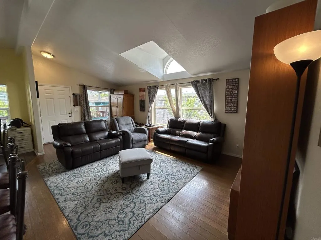 https://cdn.realtyfeed.com/cdn/127/306707360/943ffeb943dfc96c39224c2d2de5cb36.webp