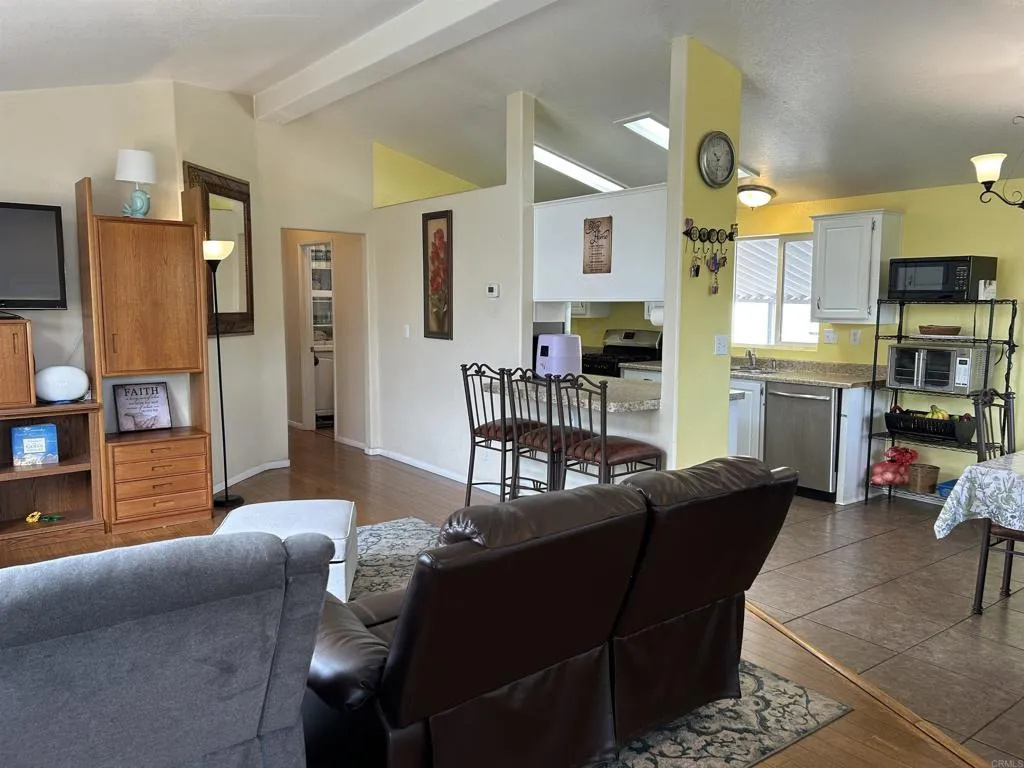 https://cdn.realtyfeed.com/cdn/127/306707360/a7846c3e2053c41bb6cbc2f1ddd10012.webp