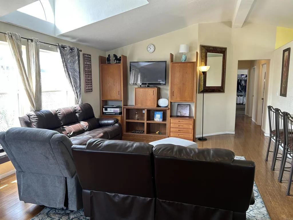 https://cdn.realtyfeed.com/cdn/127/306707360/d8bd0bc9f39af35eeff7c85ca2fbd18f.webp
