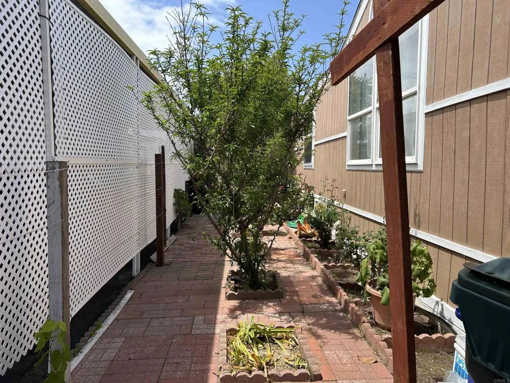 https://cdn.realtyfeed.com/cdn/127/306707360/eaf13de5777babb51d79937b9aac9605.webp