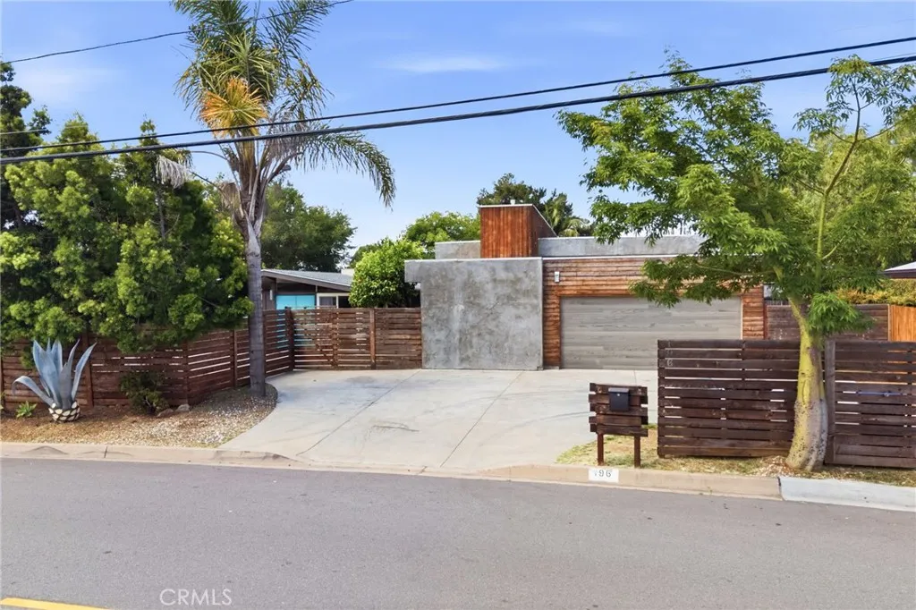 https://cdn.realtyfeed.com/cdn/127/306707375/03e5c35f9fd6a51ac225198cb7f51aad.webp