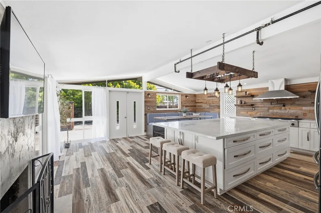 https://cdn.realtyfeed.com/cdn/127/306707375/0aa762636d658855a0e01e0f2b7b1fcc.webp