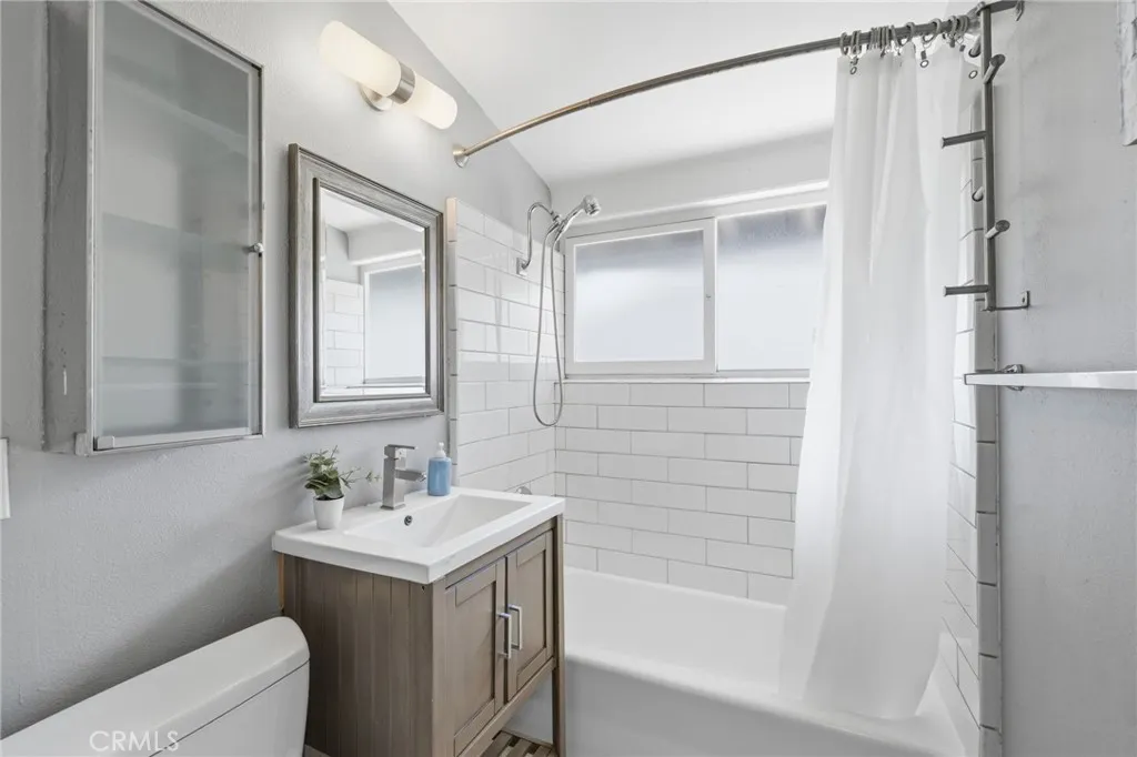 https://cdn.realtyfeed.com/cdn/127/306707375/441c041005333b4077135eb2caf0fcb4.webp