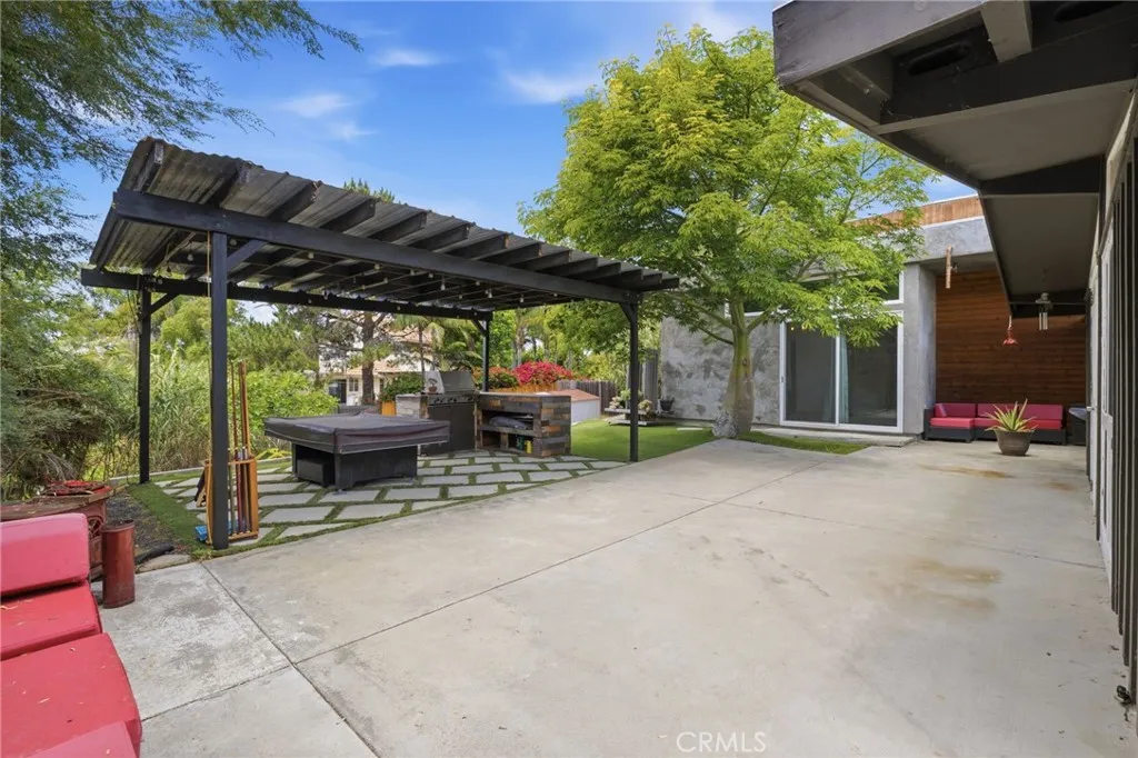 https://cdn.realtyfeed.com/cdn/127/306707375/45348b0aea2ed1adcdf8ca54c29de075.webp