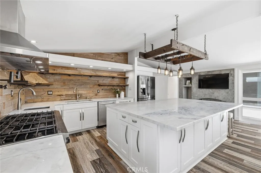 https://cdn.realtyfeed.com/cdn/127/306707375/74ca15262a1fd8dbcaedb683b1c16b65.webp