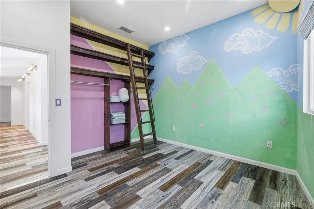 https://cdn.realtyfeed.com/cdn/127/306707375/75e790661bf2d2762b2b6115878df16a.webp