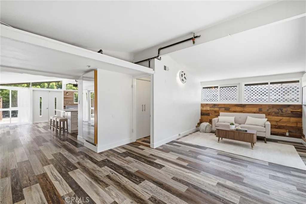 https://cdn.realtyfeed.com/cdn/127/306707375/c04498e567a949d907302b935deb0c42.webp