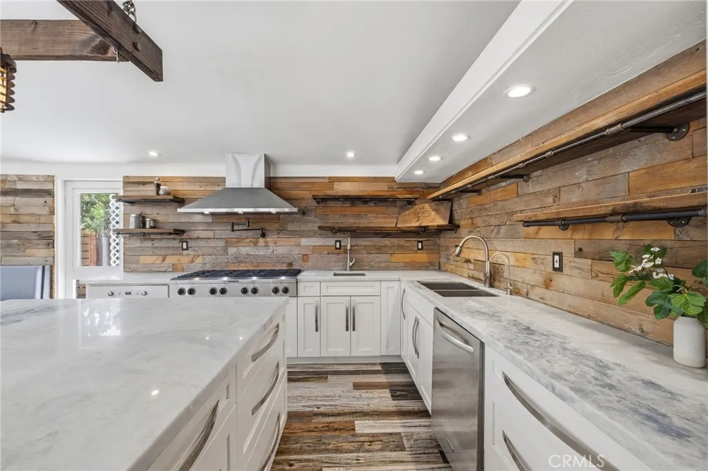 https://cdn.realtyfeed.com/cdn/127/306707375/daf5e75b91bcb81aa37f8fdc79c3f4da.webp
