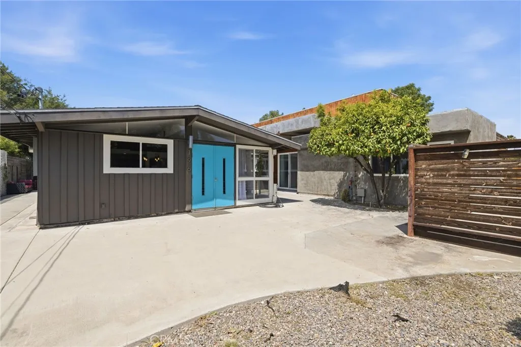 https://cdn.realtyfeed.com/cdn/127/306707375/f05f4e96d975167471988ac04006e57c.webp