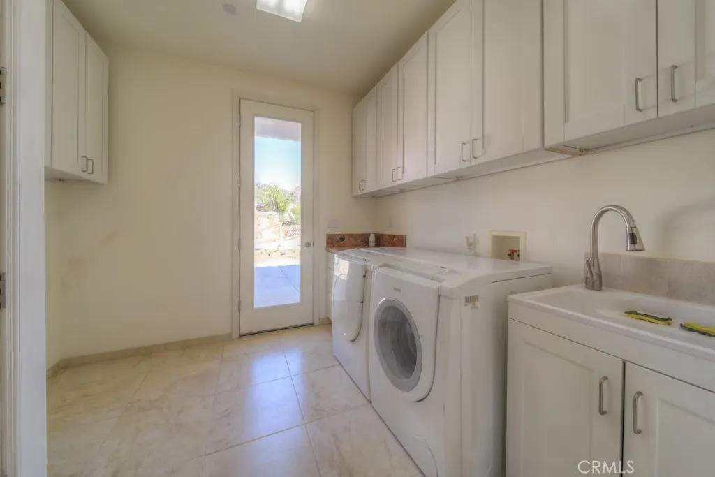 https://cdn.realtyfeed.com/cdn/127/306707396/3a8cf698410657bba939d21a289ed082.webp