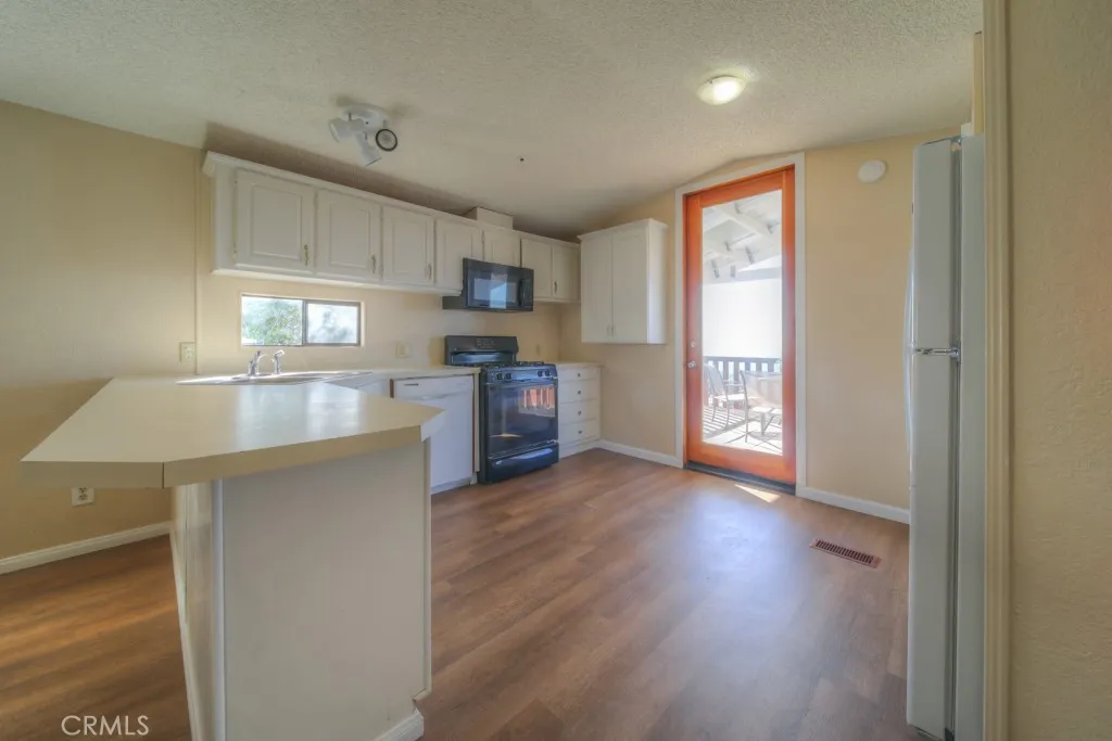 https://cdn.realtyfeed.com/cdn/127/306707396/478b2bb94efffa4dbf29008c3d9b3296.webp