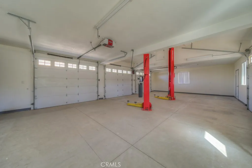 https://cdn.realtyfeed.com/cdn/127/306707396/688cbcd11984e3a99e35d14b41cca569.webp