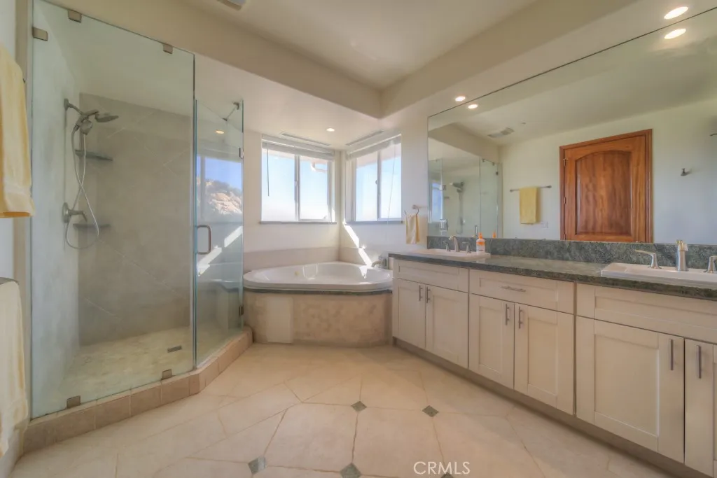https://cdn.realtyfeed.com/cdn/127/306707396/6c6866cb65a37f10fe3c7d433c49ec41.webp