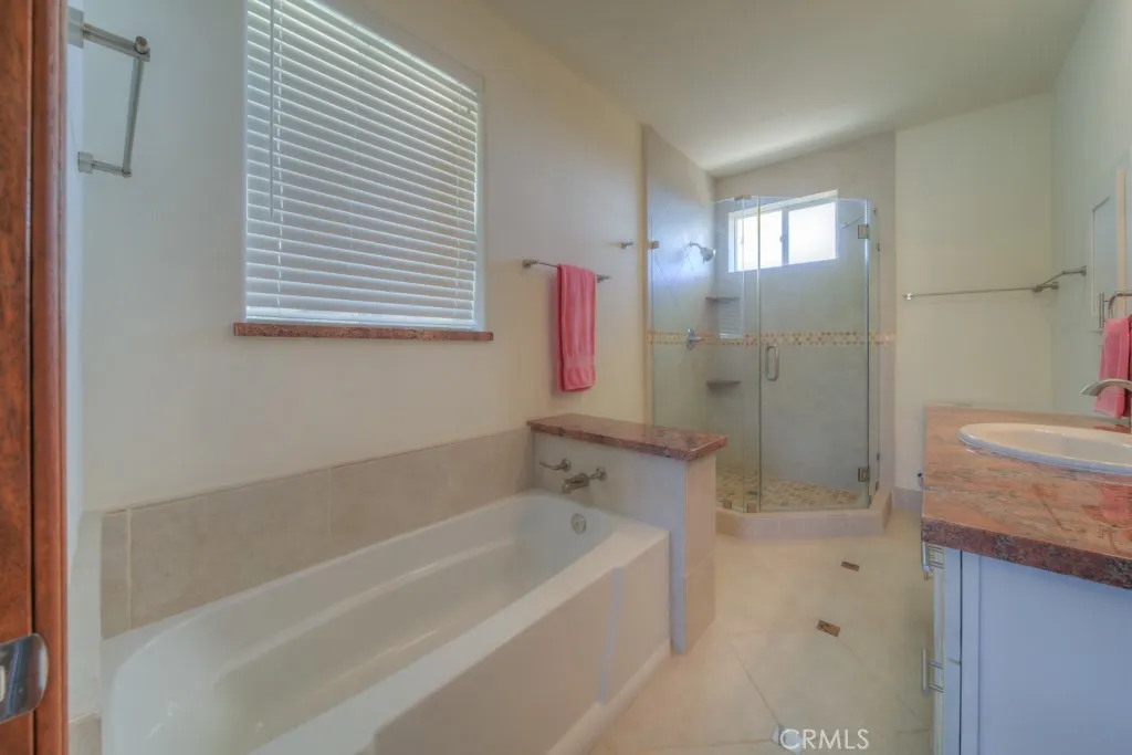 https://cdn.realtyfeed.com/cdn/127/306707396/b7814f26401e443baa6b561c82fec72a.webp