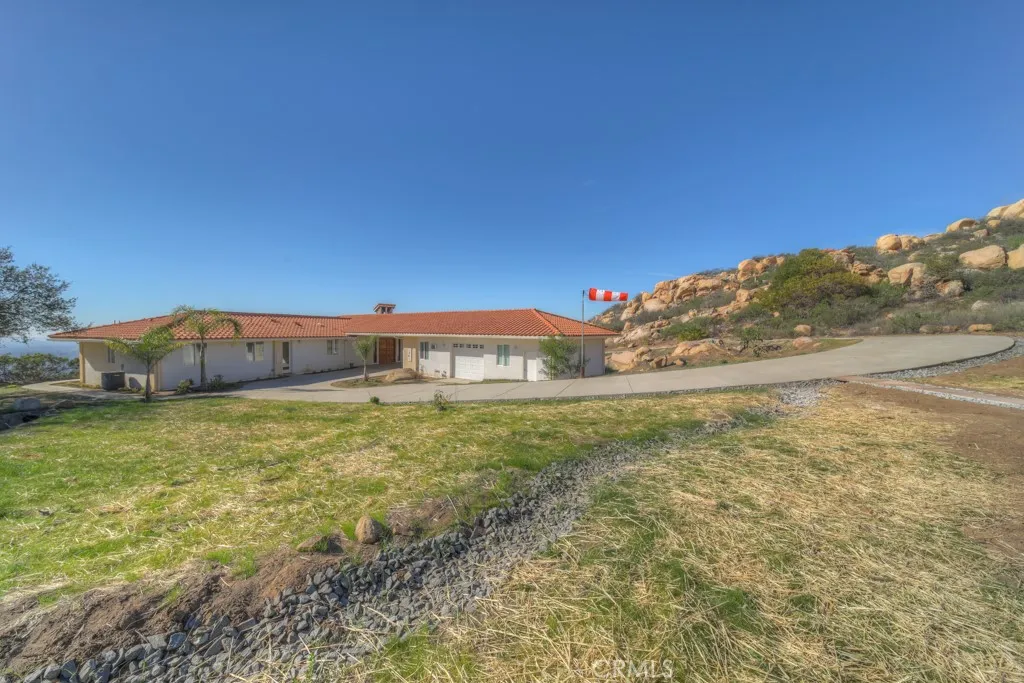 https://cdn.realtyfeed.com/cdn/127/306707396/f9e38feeaa17c44ef2a97d4c07e8fc7b.webp