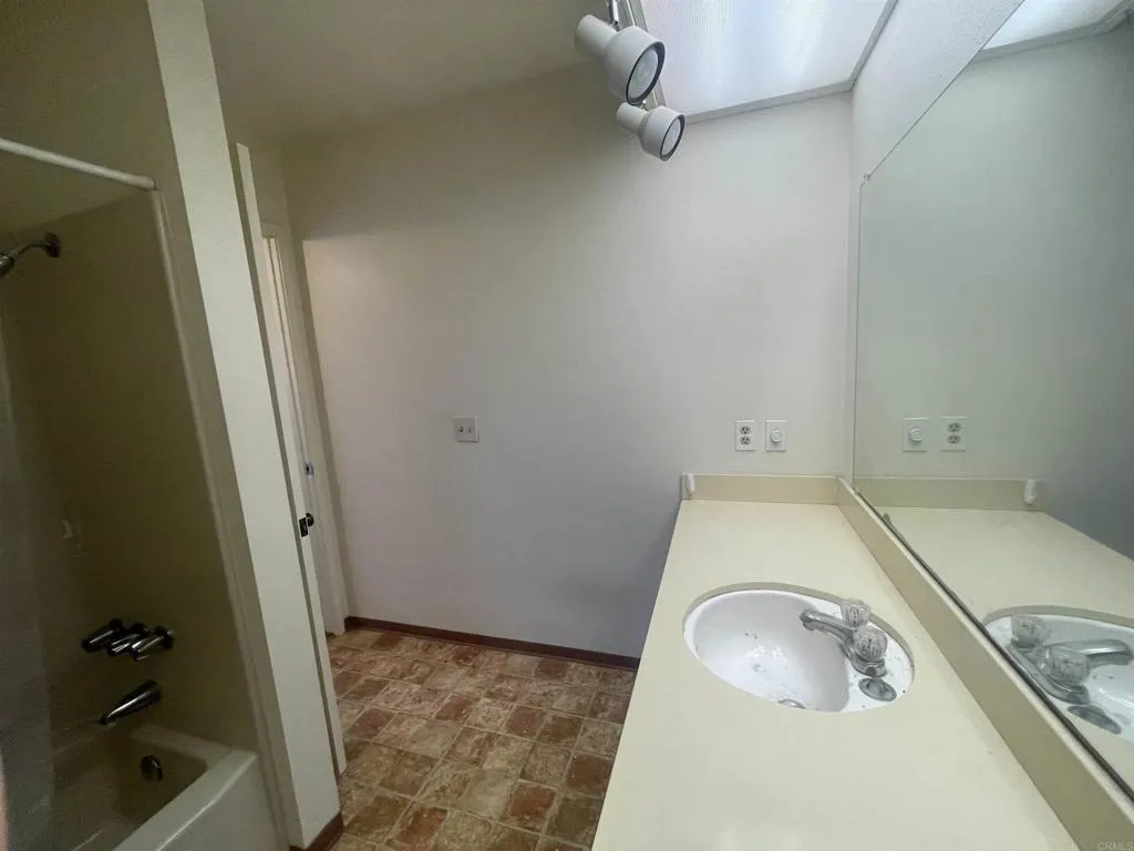 https://cdn.realtyfeed.com/cdn/127/306707429/a090bd9b6308f25b220b798335c1bf01.webp