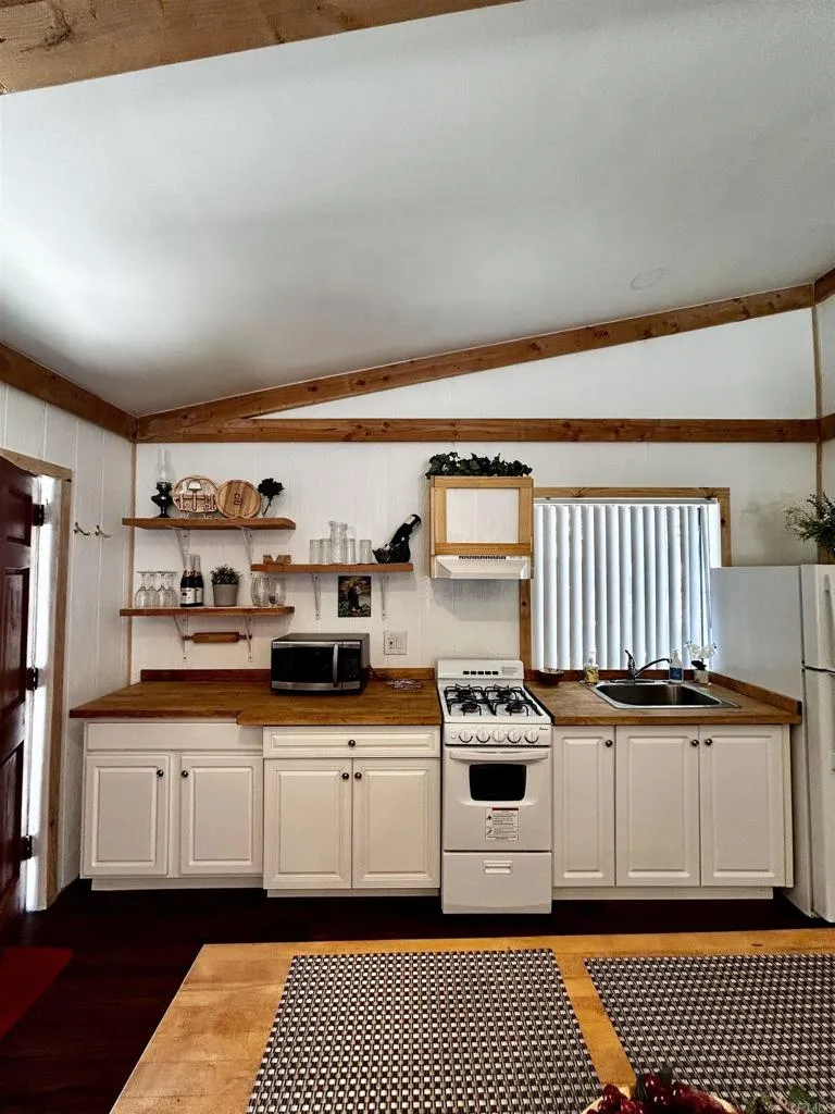 https://cdn.realtyfeed.com/cdn/127/306707441/30f6bcf4081df922e0bf3d53a3e3ec08.webp