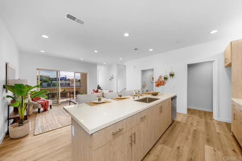 https://cdn.realtyfeed.com/cdn/127/306707466/304f28e201bd0ec387ed3b3970b82d33.webp