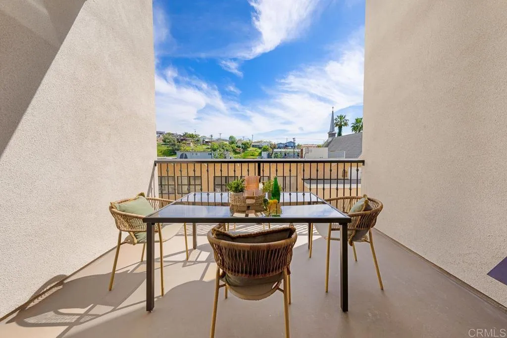 https://cdn.realtyfeed.com/cdn/127/306707466/c93a678f4ab143b105d40537ce1130bb.webp