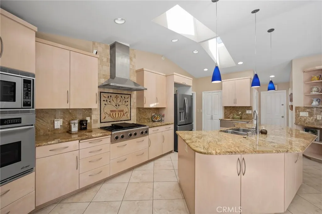 https://cdn.realtyfeed.com/cdn/127/306707503/900fa170bb1d6a645360b570efaea8ea.webp