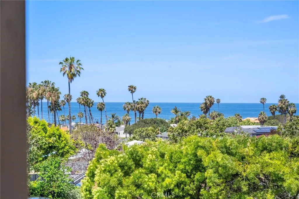 https://cdn.realtyfeed.com/cdn/127/306707503/dc383197baeb6fbeb8586cdcbf8879be.webp