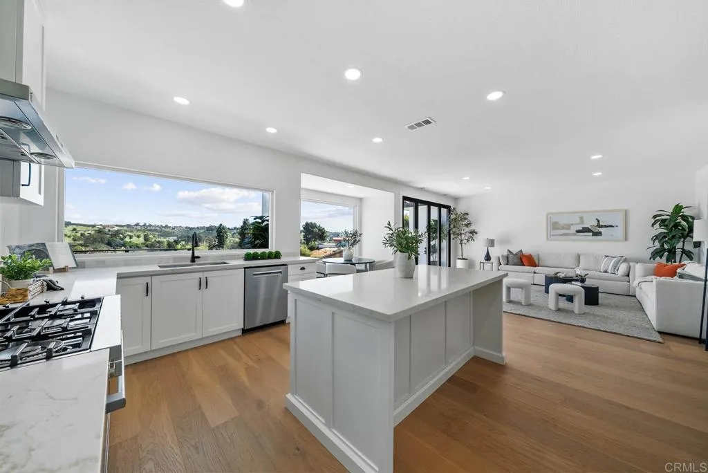 https://cdn.realtyfeed.com/cdn/127/306707516/9a2d5d2aaa52d233c9b21e687a5a06c3.webp
