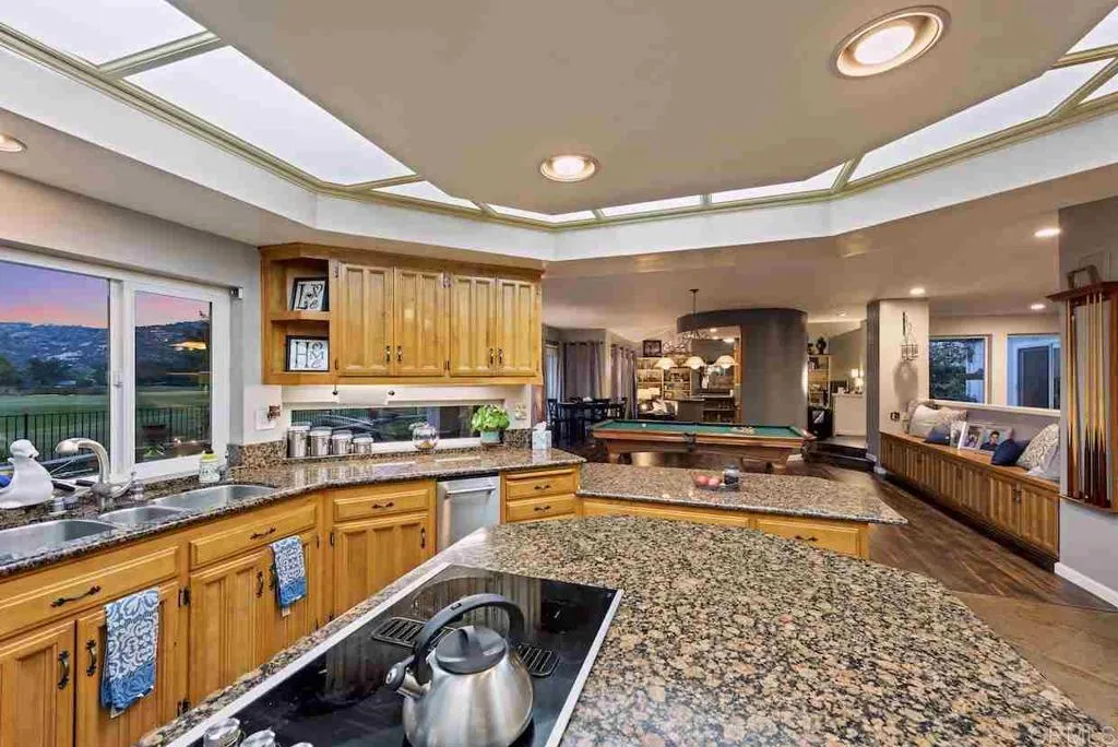 https://cdn.realtyfeed.com/cdn/127/306707559/7d93081ed09eeaf7530bd5124cb33e02.webp