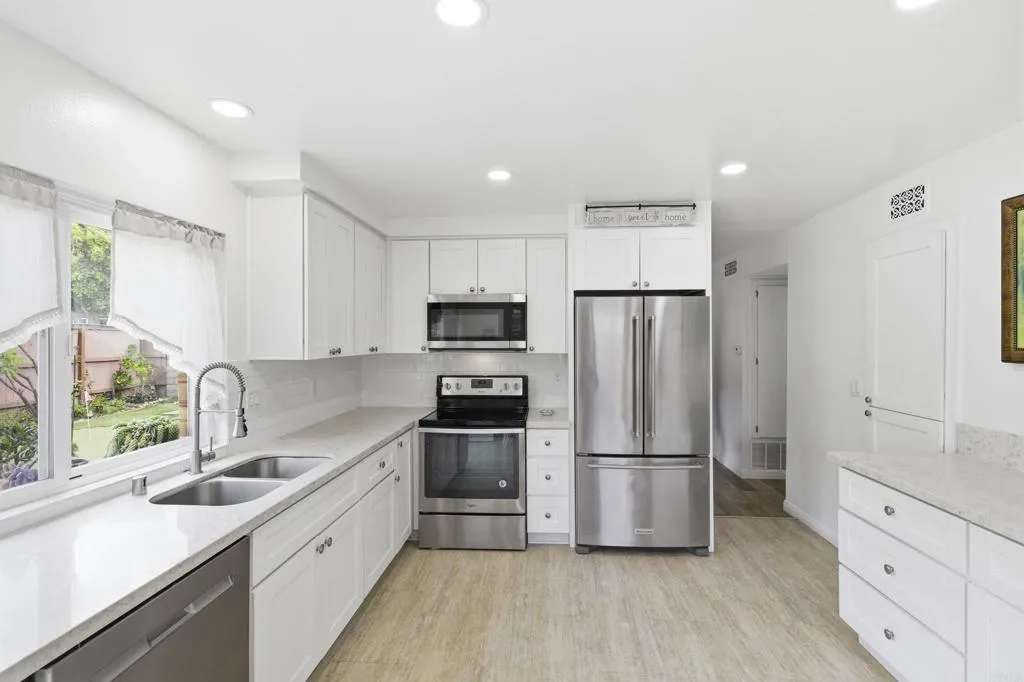 https://cdn.realtyfeed.com/cdn/127/306707617/1b1cdaf00cbbec7ce90766f85234371d.webp