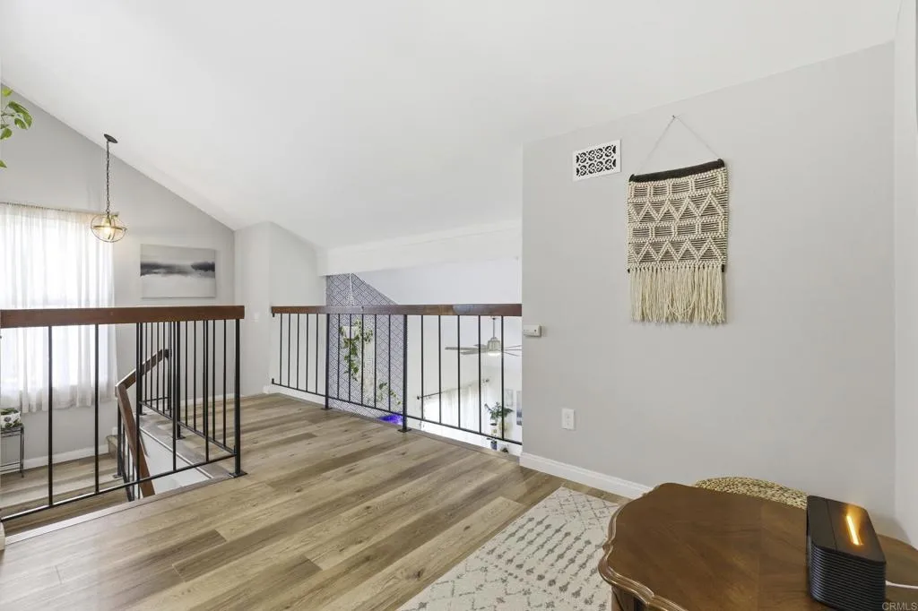 https://cdn.realtyfeed.com/cdn/127/306707617/2278f44f69e9c044bc4ba4fedfa6a025.webp