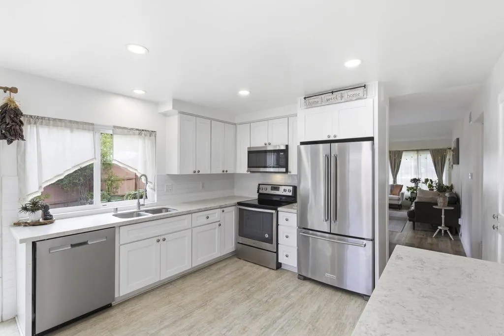 https://cdn.realtyfeed.com/cdn/127/306707617/81dffd7589afa3acb4a9e431503fef66.webp