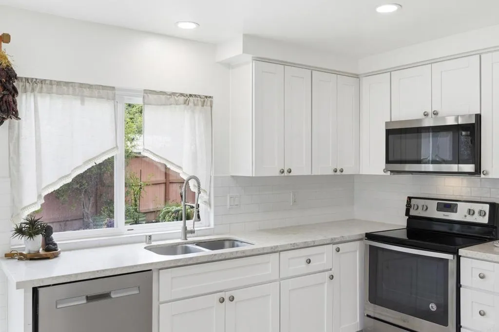 https://cdn.realtyfeed.com/cdn/127/306707617/a2e8f05d906feae8870c2be5e8450b2d.webp