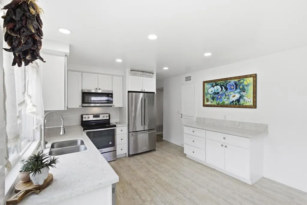 https://cdn.realtyfeed.com/cdn/127/306707617/d228038ce208bdfeeaf44c31a27e352f.webp